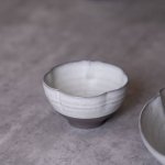 波花(ゆら) 10.5cmご飯茶碗 スノーホワイト[美濃焼]