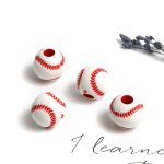 【ビーズ】4個 野球ボールB《ホワイト×レッド》[ベースボール,スポーツ,部活,応援,円,球体,丸,アクリル,ソフトボール］