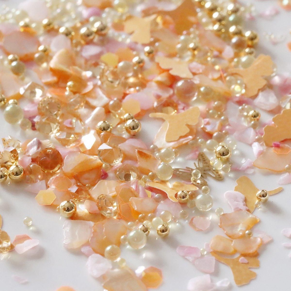 レジンアクセサリー　No.162 続々と新しいりんごが生まれています🍎 出品作業が追いつかない