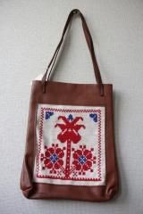 刺繍つき本革マチ付きトートバッグ（バラとチューリップの花束