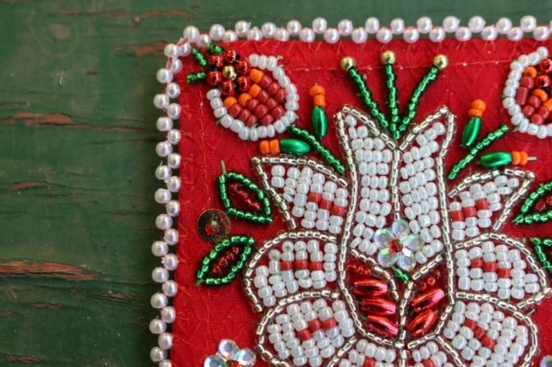 エルジおばさんのビーズ刺繍ブローチ(トルコ風のバラと忘れな草 エルジおばさんのビーズ刺繍ブローチ(トルコ風のバラと忘れな草
