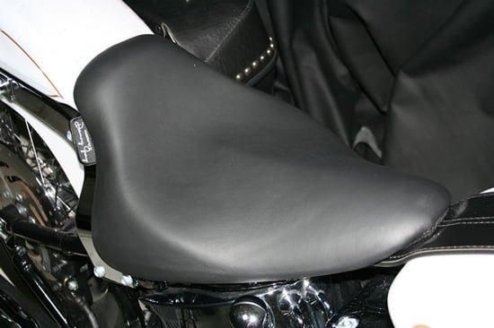 FLSTC Mustangシート2000年〜2007年
