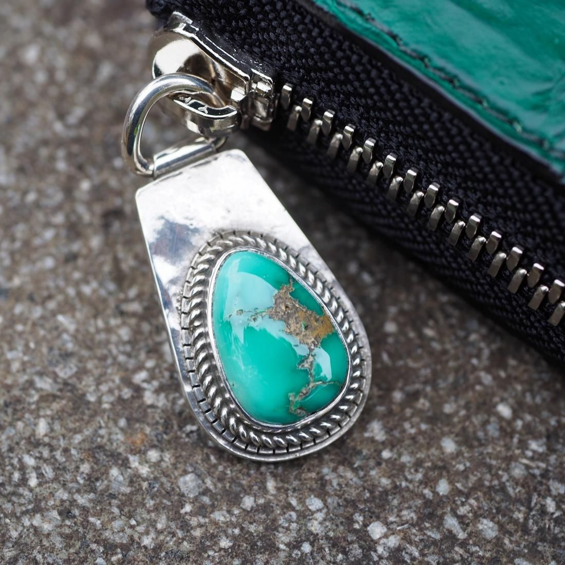 【新品未使用】7SENSE クロコダイル・ラウンドジップ二折財布 グリーン 7SENSE】クロコダイル・ラウンドジップ二折財布/エバーグリーン(GGG