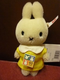 <img class='new_mark_img1' src='https://img.shop-pro.jp/img/new/icons48.gif' style='border:none;display:inline;margin:0px;padding:0px;width:auto;' />60th anniversary Miffy keyring