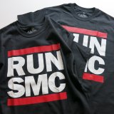 <img class='new_mark_img1' src='https://img.shop-pro.jp/img/new/icons50.gif' style='border:none;display:inline;margin:0px;padding:0px;width:auto;' /> SAMS ॺ  RUN SMC  S/S T-SHIRT T Ⱦµ BLACK Х SHOP SAMS