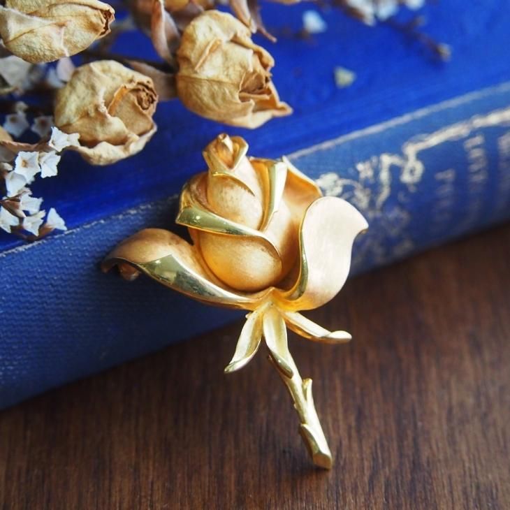 Trifari トリファリ ゴールドトーン ローズ 薔薇 ブローチ Trifari トリファリ ゴールドトーン ローズ 薔薇 ブローチ