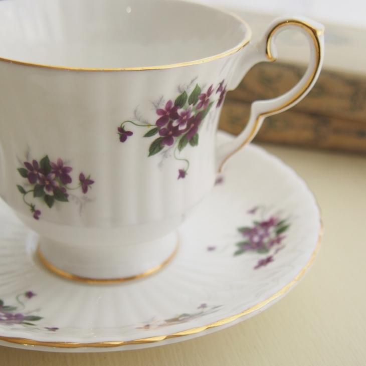 9500体限定]ロイヤルウースター スイートバイオレット フィギュリン