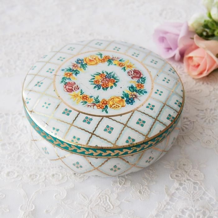 は自分にプチご褒美を 薔薇とお花の模様 ラウンド ティン缶 / アンティーク アンティーク雑貨