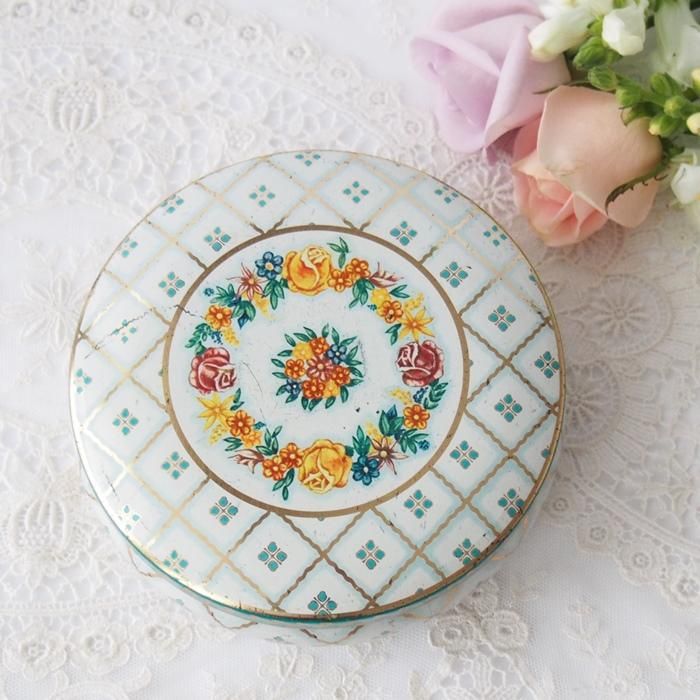 Holland vintage】アンティーク 花 ラウンド エンボス缶 ①