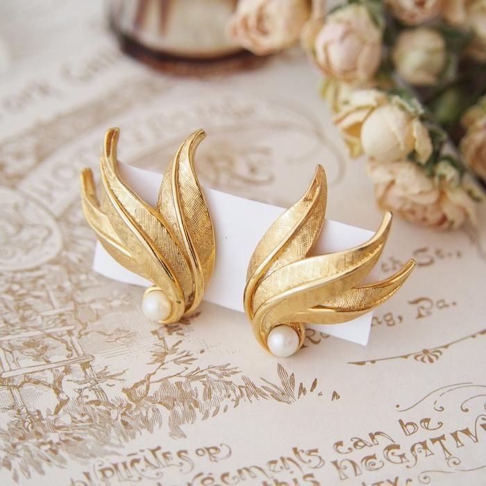 Boucher ブーシェ ゴールドトーン フェイクパール リーフ