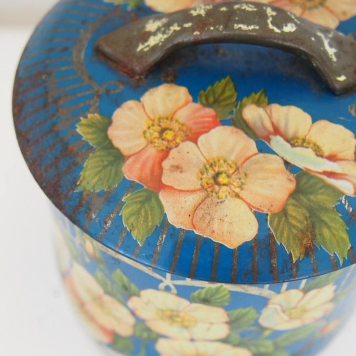 お花模様 ピンクフラワー ブルーカラーのティン缶