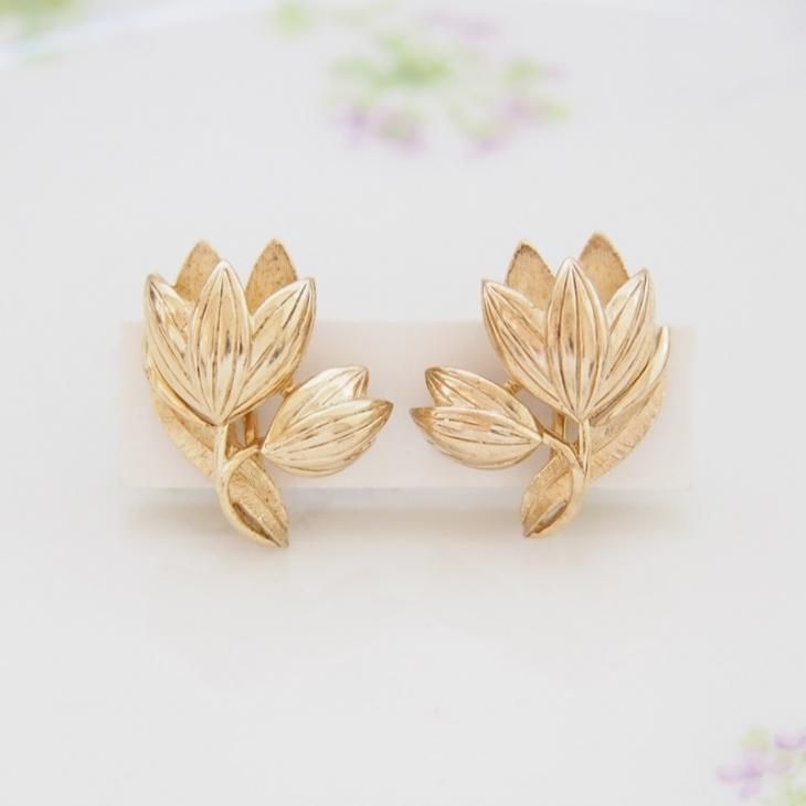 Trifari トリファリ ゴールドトーン チューリップ イヤリング