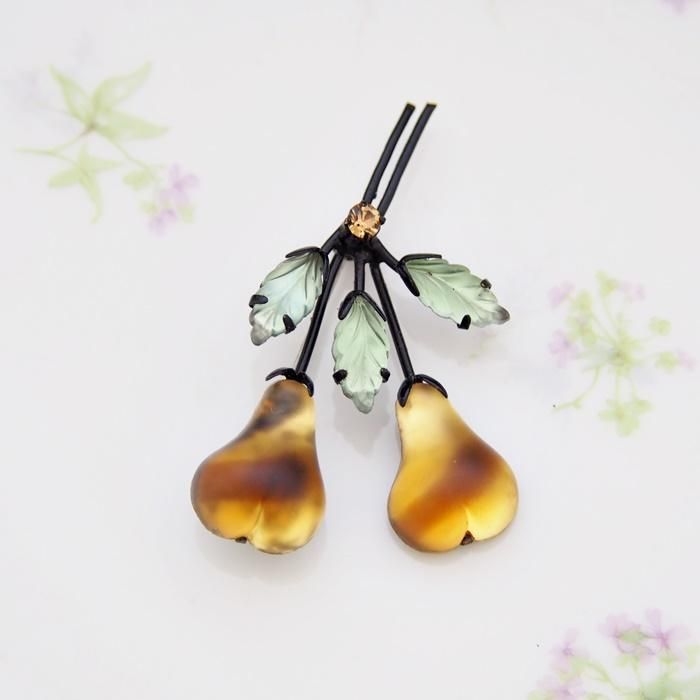 ヴィンテージ 琥珀ブローチ 立体すずらん花 ソヴィエト連邦時代 ヴィンテージ 琥珀ブローチ 立体すずらん花 ソヴィエト連邦時代
