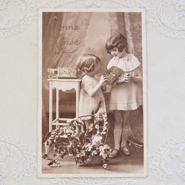 アンティーク ポストカード フランス クリスマスプレゼント 2人の少女