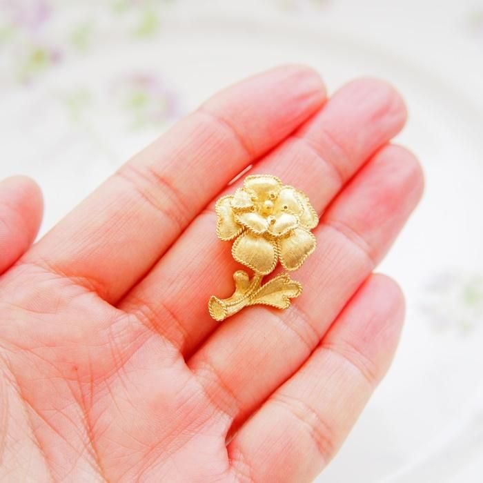 TRIFARI ブローチ 洋菊 Chrysanthemum ゴールドカラー Trifari Gold Chrysanthemum Brooch - Garden Party Collection