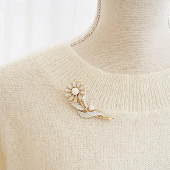 Trifari トリファリ ゴールドトーン ホワイトミルクガラス デイジー