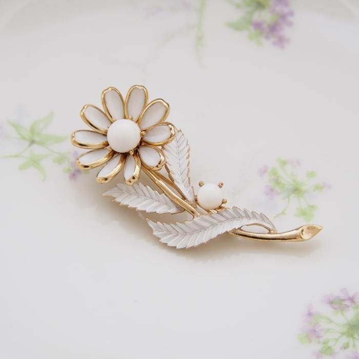 Trifari トリファリ ゴールドトーン ホワイトミルクガラス デイジー