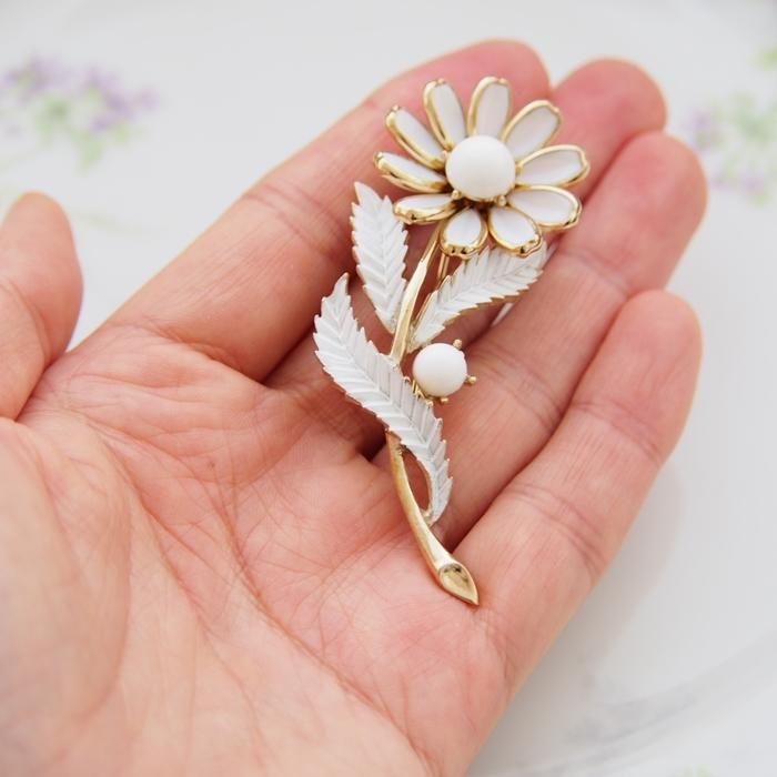 Trifari トリファリ ゴールドトーン ホワイトミルクガラス デイジー