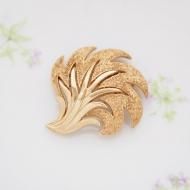 Trifari トリファリ ゴールドトーン ふっくらリーフ ブローチ