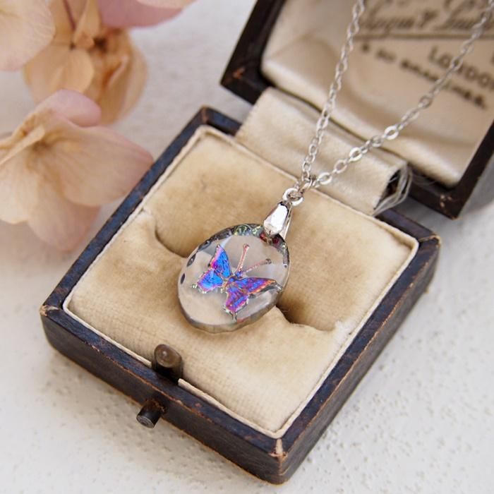 ヴィンテージガラス ブルーバタフライ インタリオ クリア ネックレス