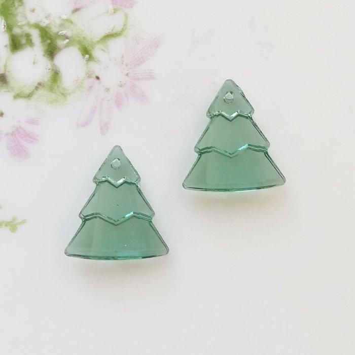 ヴィンテージ ドイツ クリスマスツリー グリーン ペンダント 15x14mm