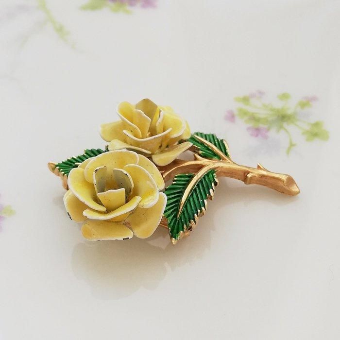 TRIFARI イエロー＆ゴールド バラのブローチ ヴィンテージ