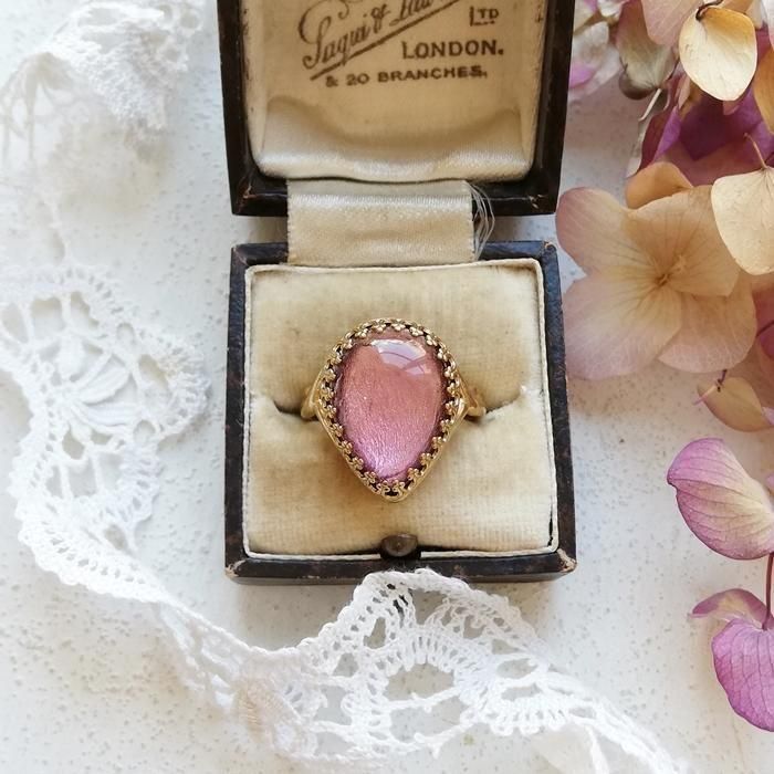 ヴィンテージジュエリーとアンティーク雑貨のお店 Not Too Shabby