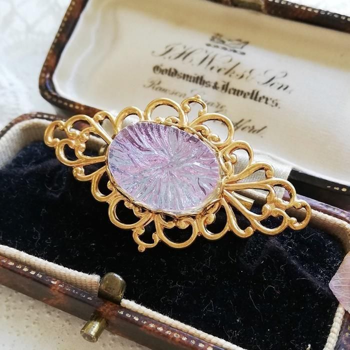 ヴィンテージジュエリーとアンティーク雑貨のお店 Not Too Shabby