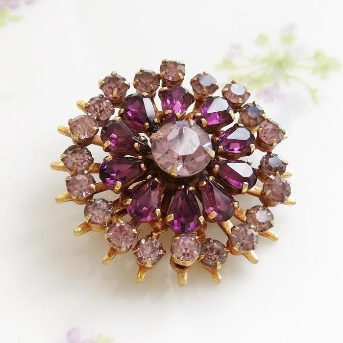 コスチュームジュエリー 宝石カラー コンビネーション ガラス1 ブローチ Jeweliss ジュエル ブローチ リーラ Leela クリスタル 紫 古希