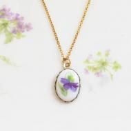 <img class='new_mark_img1' src='https://img.shop-pro.jp/img/new/icons12.gif' style='border:none;display:inline;margin:0px;padding:0px;width:auto;' />Unsigned Beauty ゴールドトーン スミレ ネックレス・ペンダント