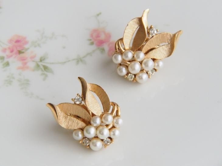 Trifari トリファリ ゴールドトーン フェイクパール クリア