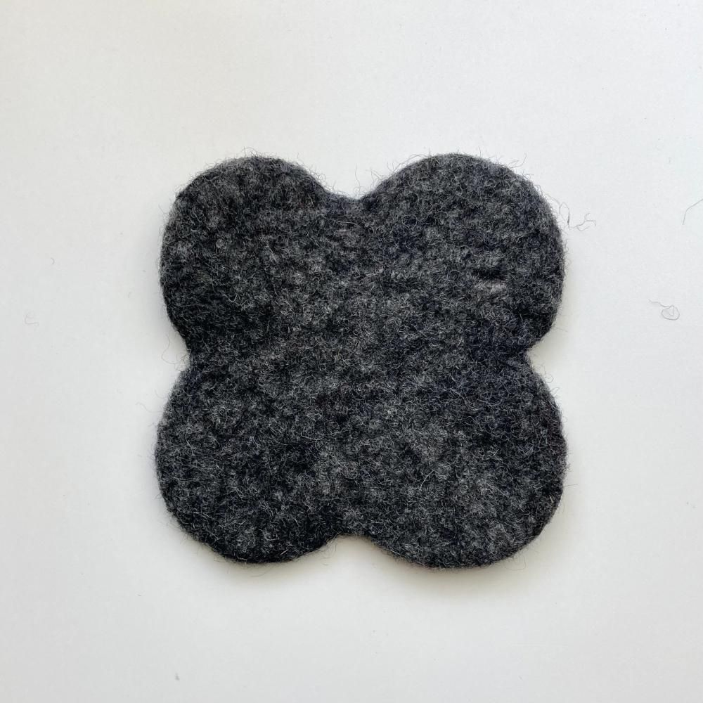 undyed+】手作りフェルトコースター花形 - ecila design undyed+】手作りフェルトコースター花形 - ecila design