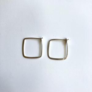 <img class='new_mark_img1' src='https://img.shop-pro.jp/img/new/icons14.gif' style='border:none;display:inline;margin:0px;padding:0px;width:auto;' />source:Melissa Joy ManningSilver Small Square Hoop Earrings