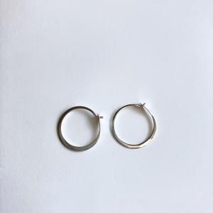 <img class='new_mark_img1' src='https://img.shop-pro.jp/img/new/icons14.gif' style='border:none;display:inline;margin:0px;padding:0px;width:auto;' />source:Melissa Joy ManningSilver Round Hoop Earrings Small