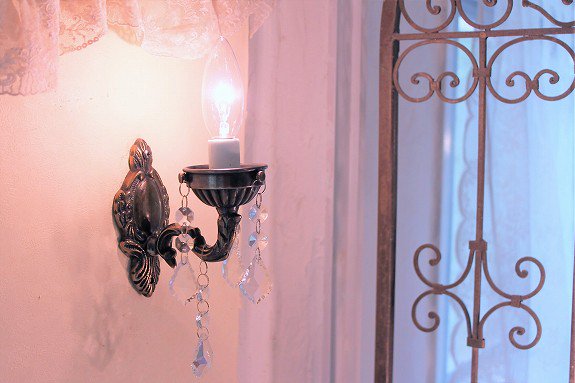アンティーク調ブロンズアンティーク色の真鍮キャンドルブラケットライト（クリスタルガラス・オーナメント） - フレンチアンティークスタイル イネスの部屋