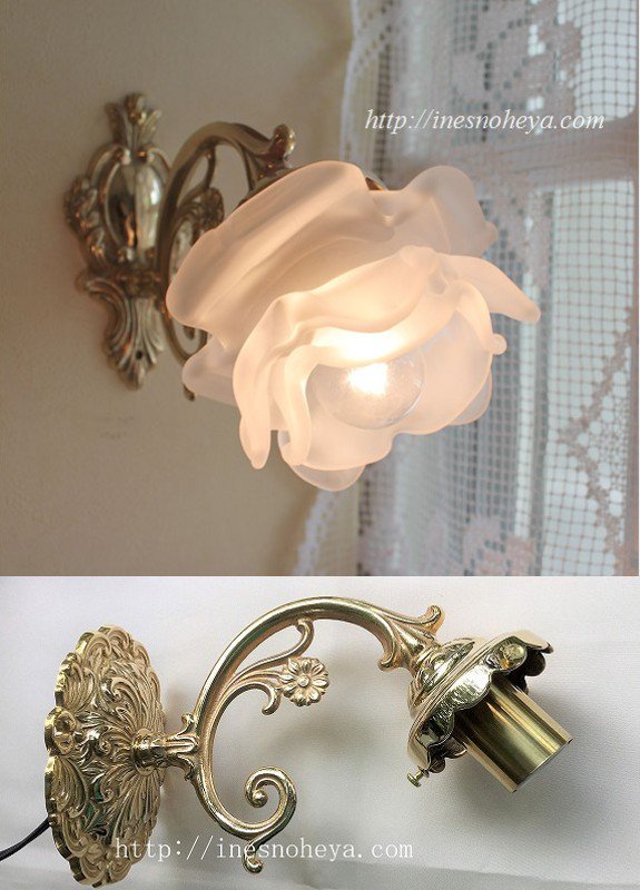 フレンチアンティーク調真鍮ブラケットライト＆清楚な白バラ、ローズのガラスランプシェード（フロストホワイト）のウォールランプセット -  フランスアンティーク （フレンチアンティーク）スタイル イネスの部屋