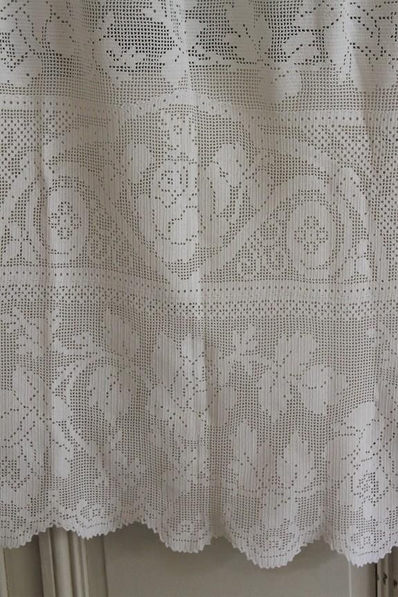 麗しの薔薇が咲きこぼれる総クロッシェレース、英国アンティーク