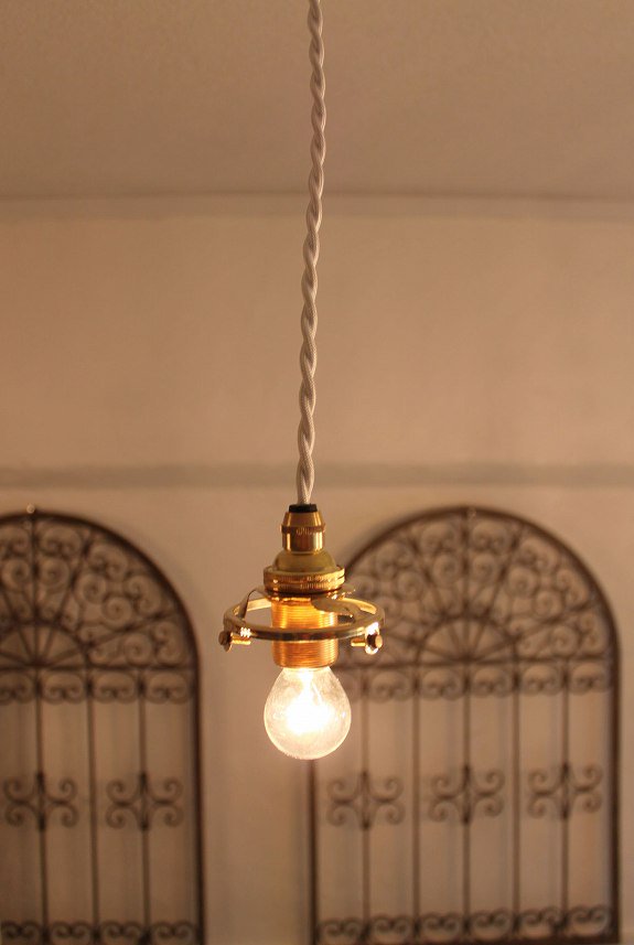 真鍮ソケットのホワイトコードペンダント器具50cm（ギャラリー付き） - フレンチアンティークスタイル イネスの部屋