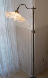 フランスアンティーク調＆英国アンティーク調の素敵なフロアーランプ