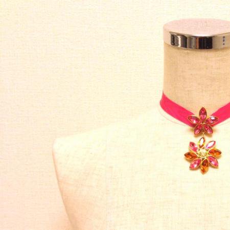 Yves Saint laurent Vintage Pendant Flower Rhinestone 3