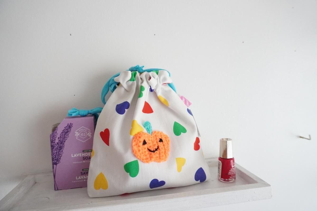 ★ななちゃん★ キリンミニバッグ / おにぎり巾着 / エビフライポーチ 巾着 ポーチ ぎゅっとおにぎりさん 刺繍 ミニ巾着 布製 – ハウジー