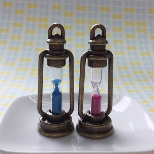 ランタン型砂時計 ピンク ブルー ハンドメイド レジン材料 アクセサリーパーツの通販サイトcollage コラージュ