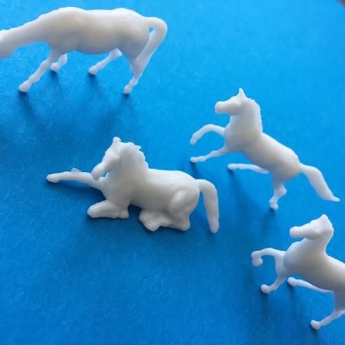 2匹セット/かっこいい馬のフィギュア・白い馬ミニチュア