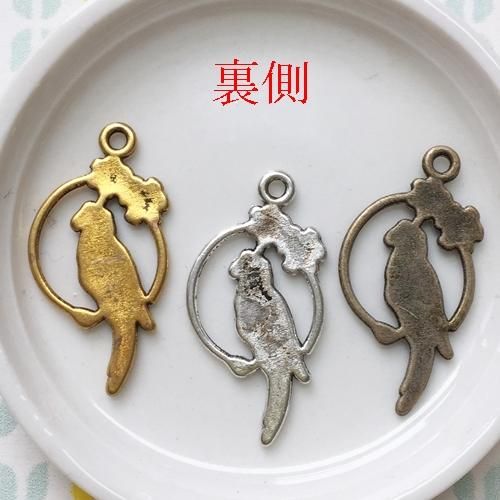 お花とインコのチャーム・鳥チャーム - ハンドメイド・レジン