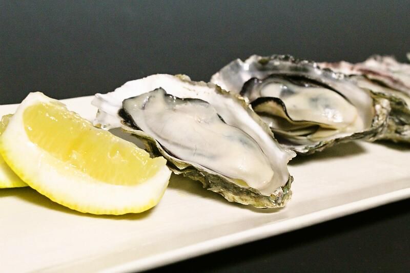 虫明３年牡蠣殻付き一斗缶 殻付き生牡蠣一斗缶入り10kg】!!送料無料!! | 岡山県邑久町虫明