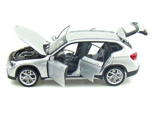 Kyosho 1:18 BMW X1は2009チタンシルバー/チタンシルバーを構築