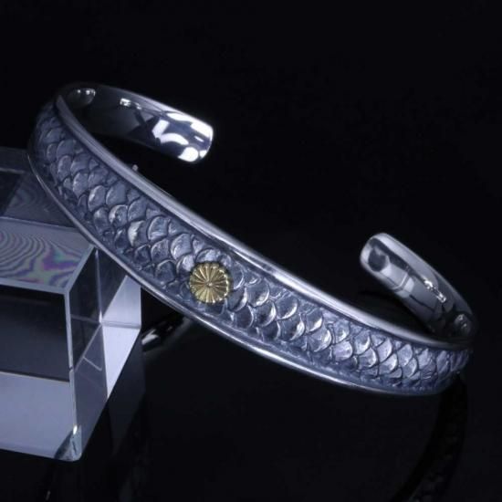 龍 バングル ：架空の生き物である龍をイメージしオリジナルのデザイン
