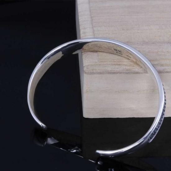 龍 バングル ：架空の生き物である龍をイメージしオリジナルのデザイン