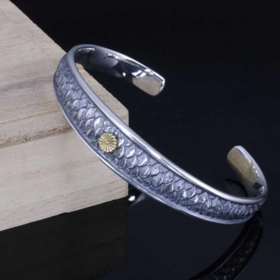 龍 バングル ：架空の生き物である龍をイメージしオリジナルのデザイン