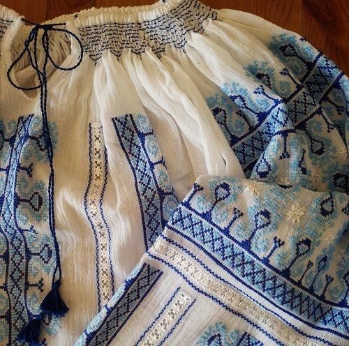ルーマニア刺繍ブラウス